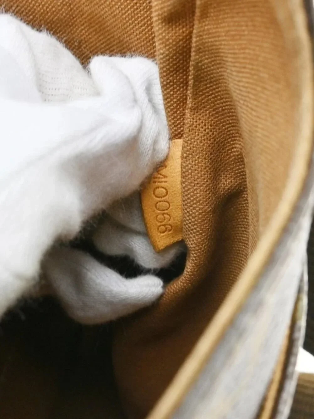 LOUIS VUITTON MESSENGER BOSPHORE PM SHOULDER BAG